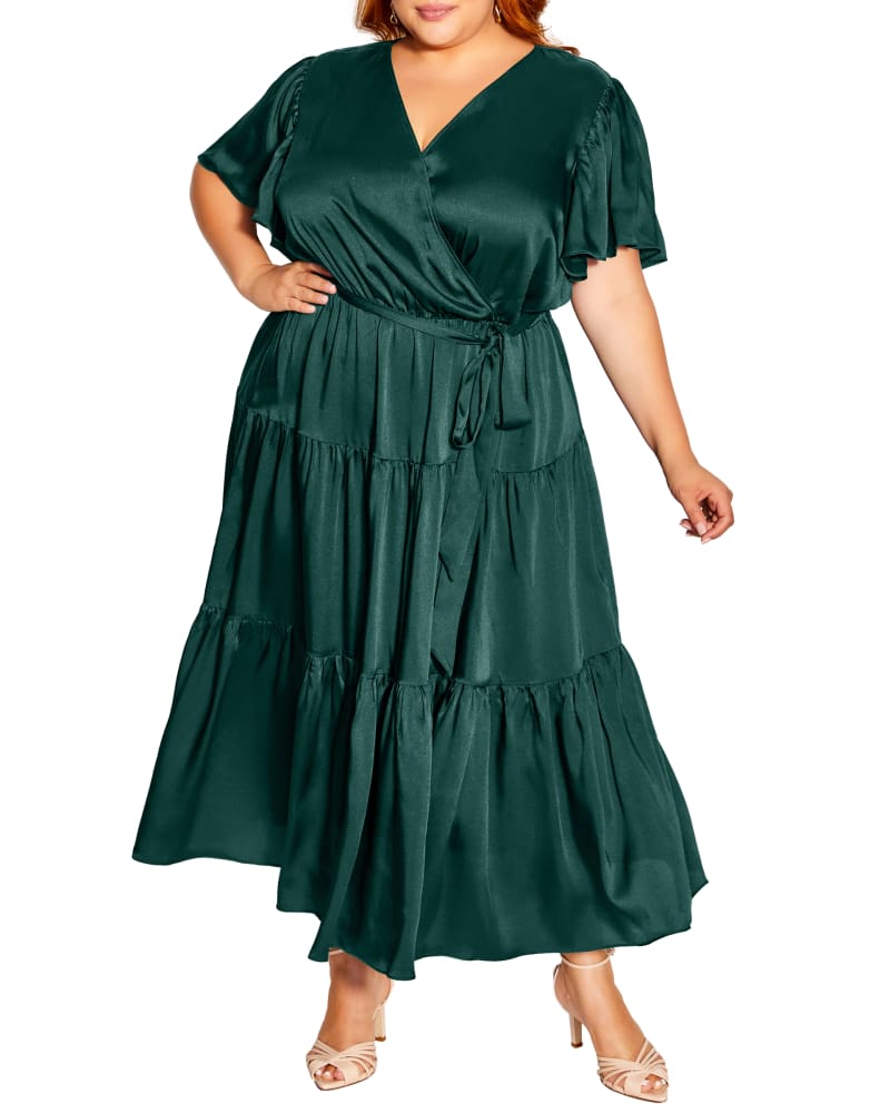 Front of a model wearing a size XXS Sweetness Tiered Maxi Dress in Emerald by City Chic. | dia_product_style_image_id:234460